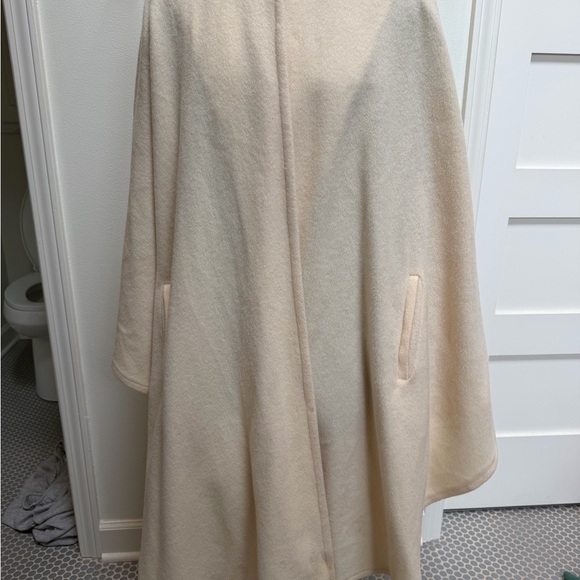 Vintage Cream Wool Alex Hayes Cape with Faux Fur Trim - Picture 2 of 12